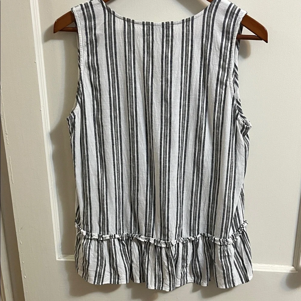 LOFT Sleeveless Striped Blouse in Black and White - Picture 3 of 4